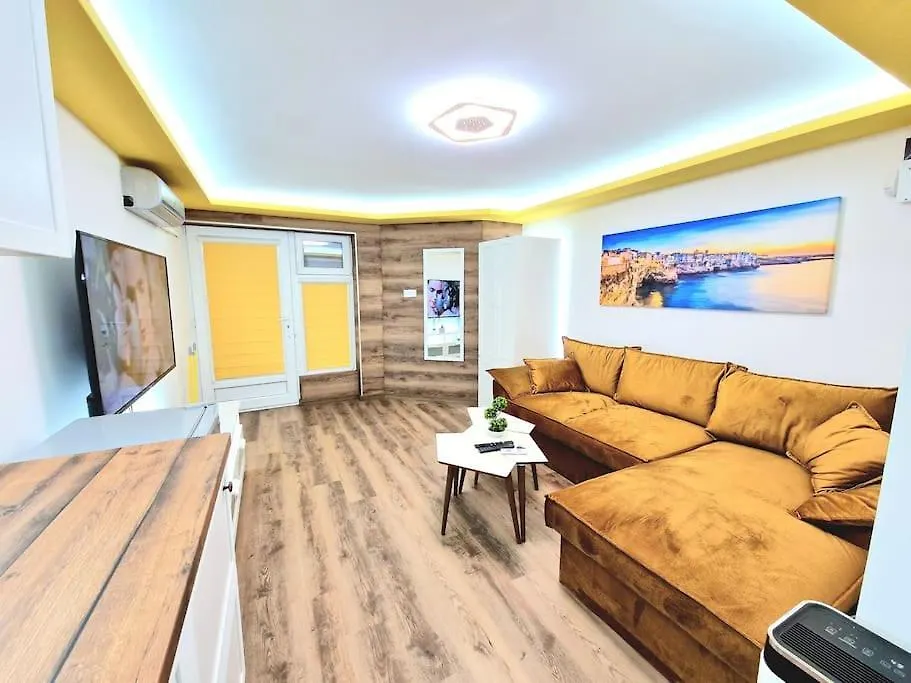 Yellow Studio 瓦爾納