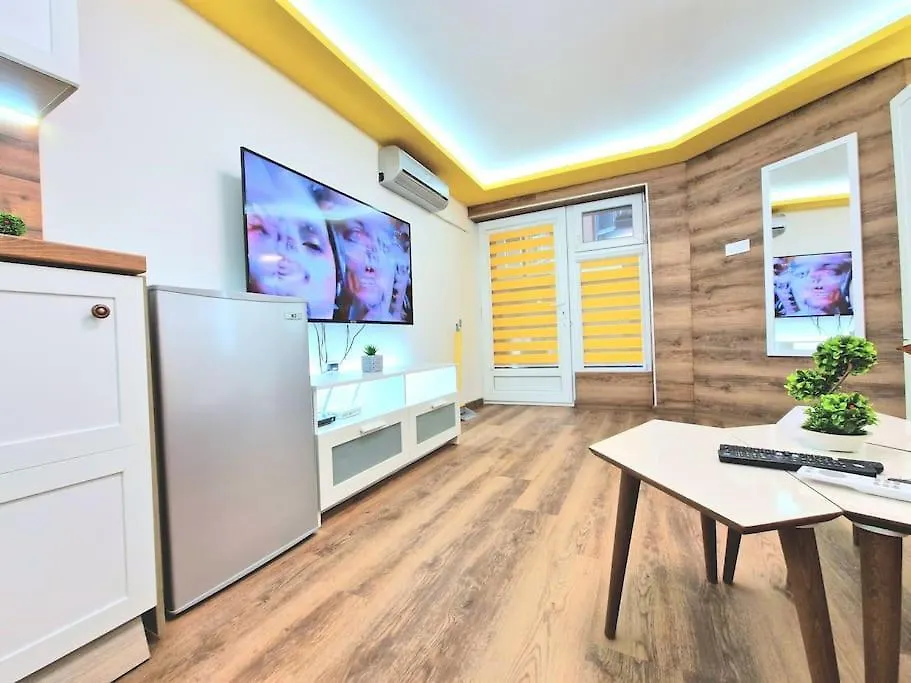 Yellow Studio 瓦爾納 保加利亚
